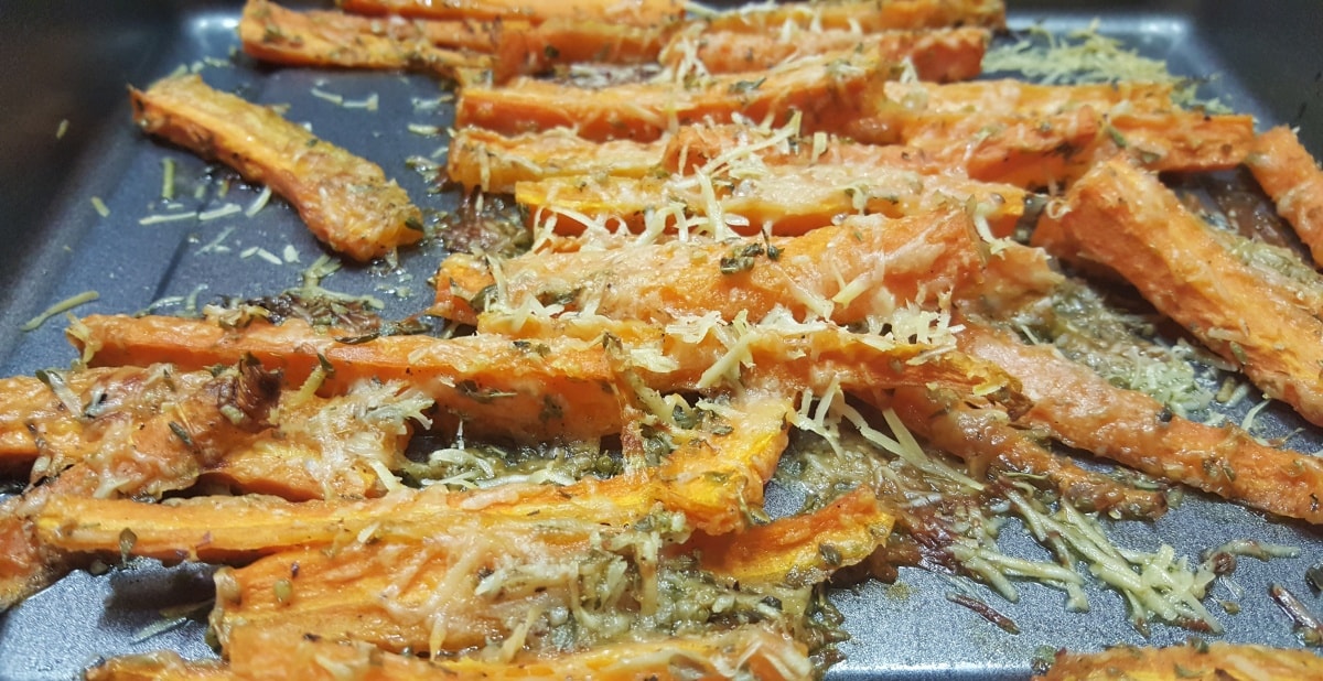 im Ofen gebackene Möhren mit Parmesan
