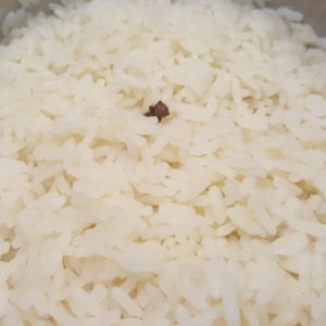 Reis selber kochen ist ganz einfach, wenn du das richtige Verhältnis kennst.