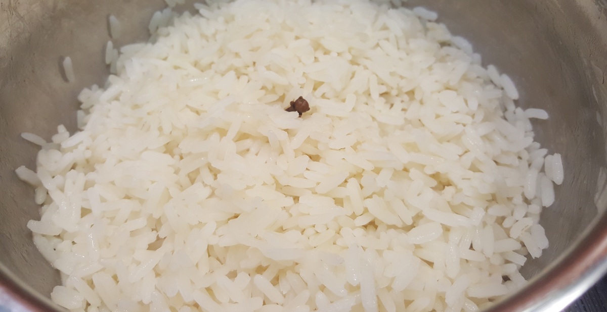 Reis selber kochen ist ganz einfach, wenn du das richtige Verhältnis kennst.