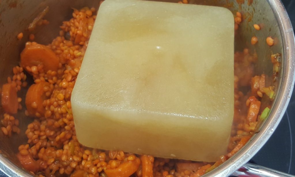 rote Linsen Suppe Rezept mit Schwarzkümmel und frischer Minze