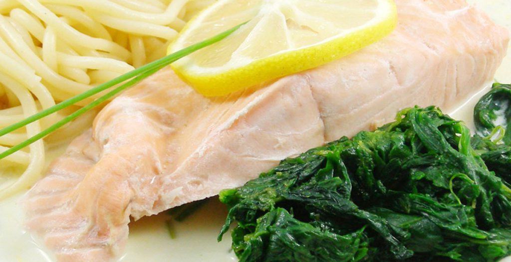 Lachs mit Schnittlauch-Estragon-Sahne - einfaches Pastarezept