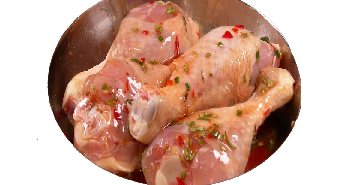 Zubereitung der marinierte Hühnerkeulen für Grill oder Pfanne
