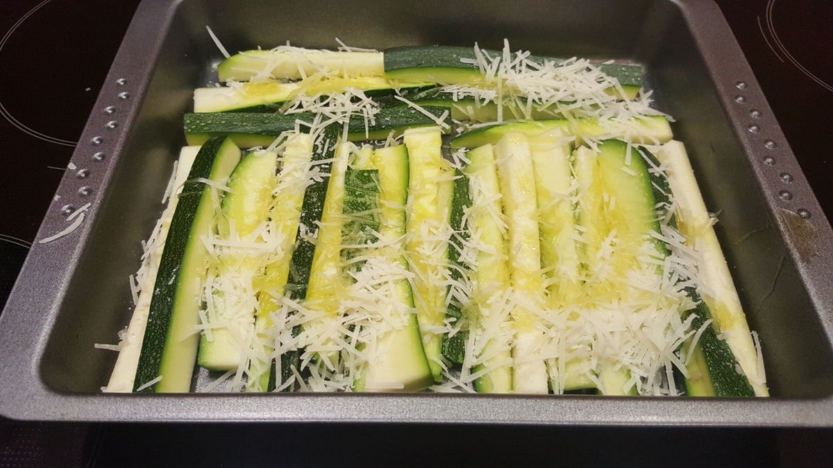 Zucchini mit Parmesan - schnelles Rezept für leckere Gemüsesticks