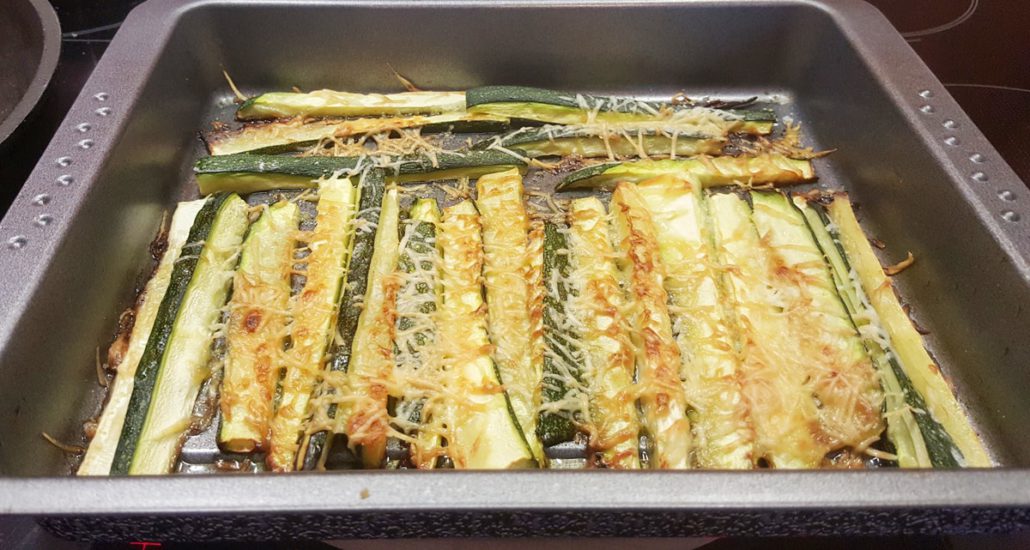 Zucchini mit Parmesan - schnelle, knusprige Sticks aus dem Backofen