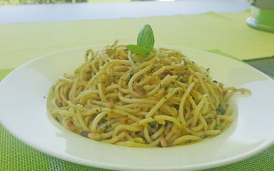 Spaghetti mit Basilikumpesto – einfaches und schnelles Rezept