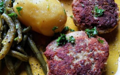 Klassiker: Buletten, grüne Bohnen und Salzkartoffeln