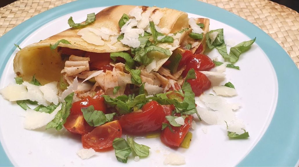 Dinkel Pfannkuchen mit Hühnchen und Tomate - herzhaftes Rezept