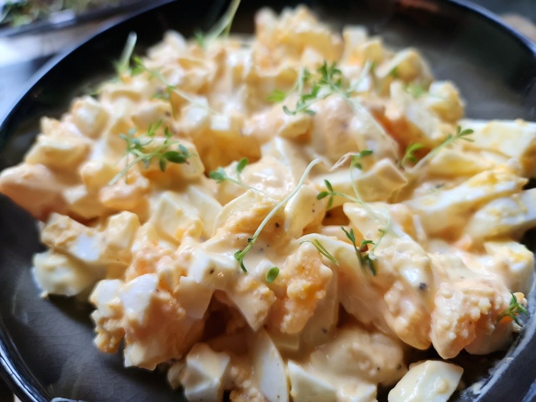 Eiersalat mit selbst gemachter Majo nach Karla