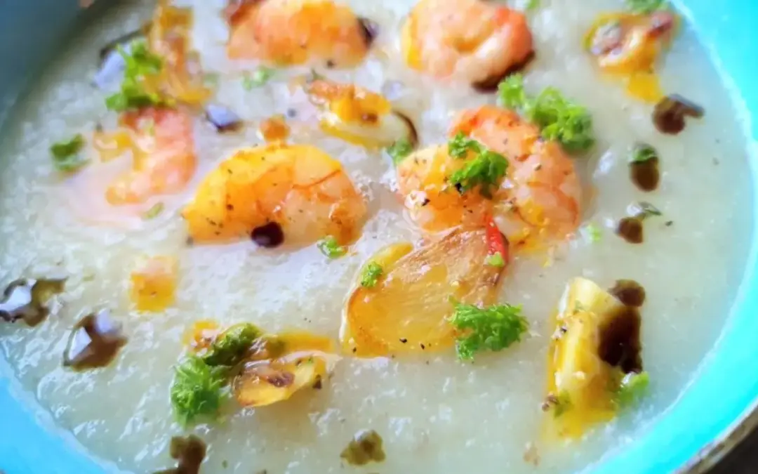 Kohlrabi-Birnen-Suppe mit Chiligarnelen