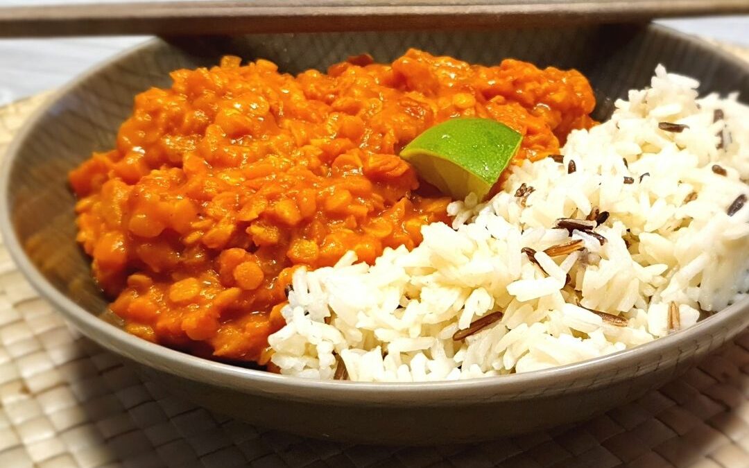 einfaches rotes Linsen Dal – das vegane indische Curry