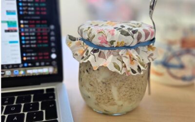 Overnight Oats mit Haferflocken, Leinsamen und Blaubeeren