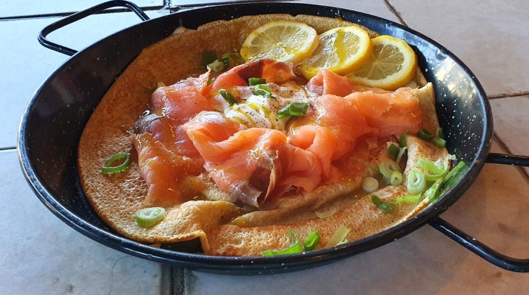 Pfannkuchen mit Lachs