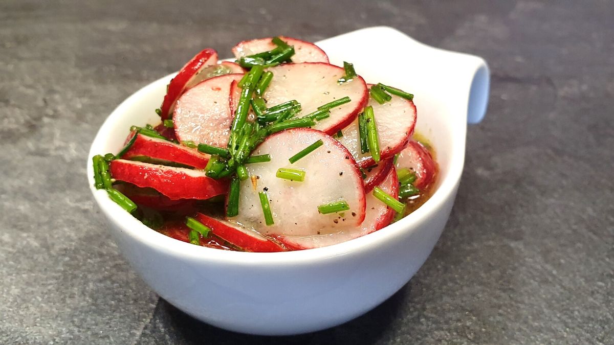 Radieschensalat Rezept - einfacher, schneller und leckerer Frühlingssalat