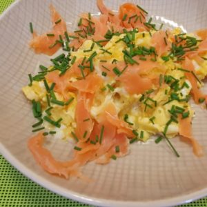einfaches Rezept für Rührei und Räcuherlachs