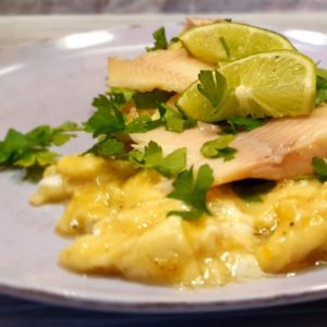 Rührei gesund zubereiten - einfaches Rezept mit geräucherter Forelle