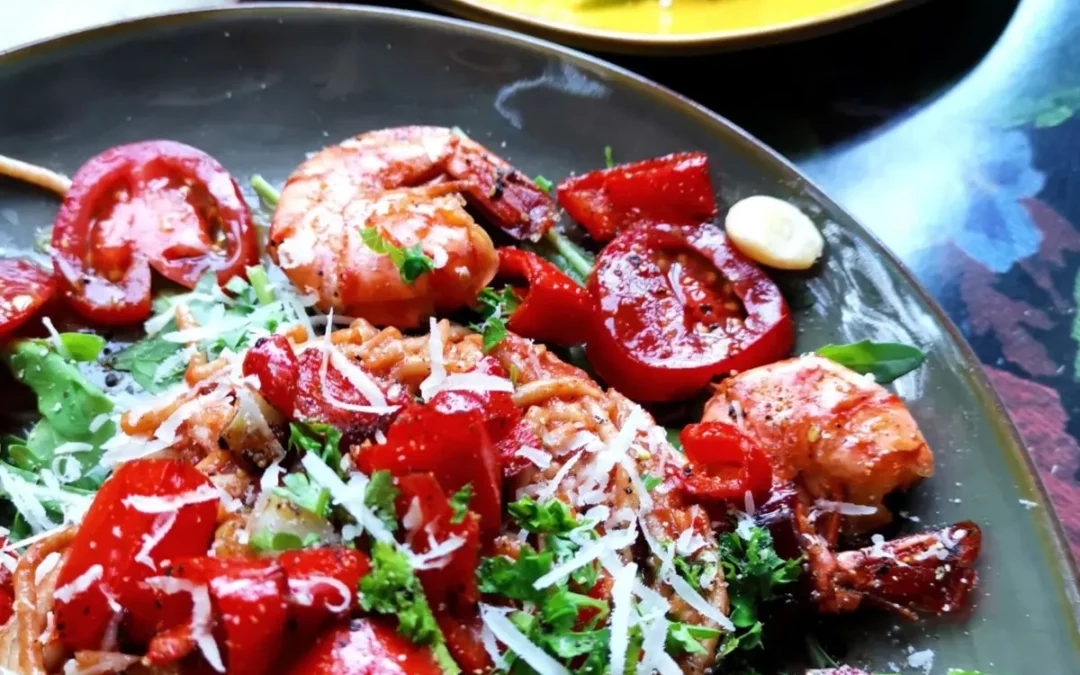 Spagetti, Knoblauch-Scampi und Tomatensoße