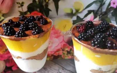 Tiramisu mit Mango und Mandelmus