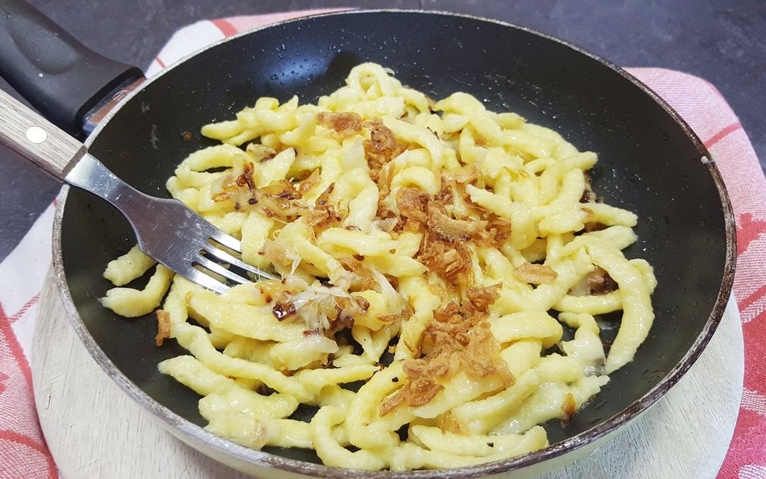 Kasspatzln - die südtiroler Käsespätzle einfach zu Hause selber machen