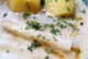 weisser Spargel mit Bechamel Sauce und klassischen Salzkartoffeln